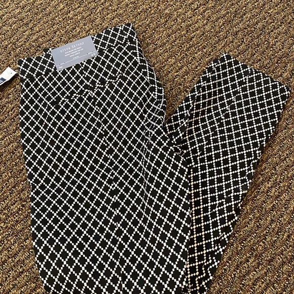 Gap ultra stretch skinny black and white diamond pants - Picture 3 of 3